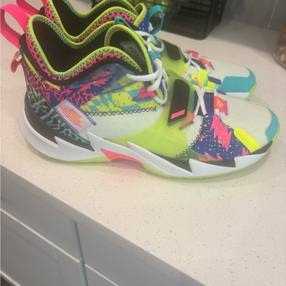 Jordan Athletic Shoes Green and Pink Dynamic Design